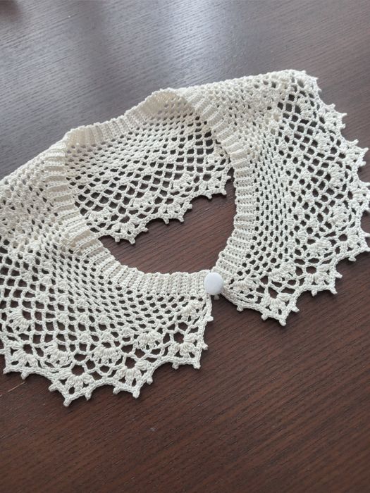 Ажурні комірці ручної роботи