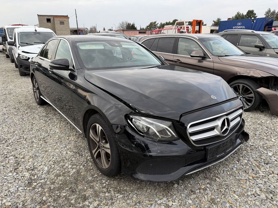 Mercedes-Benz Klasa E MERCEDES E200d AMG 2019 213 Automat Led Kamery Sedan Uszkodzony OKAZJA