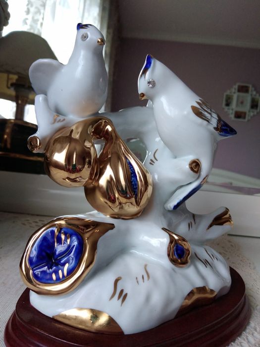 Estatueta porcelana