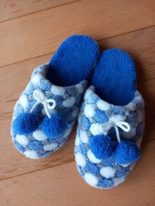Chinelos de quarto com pompons, tam. 39