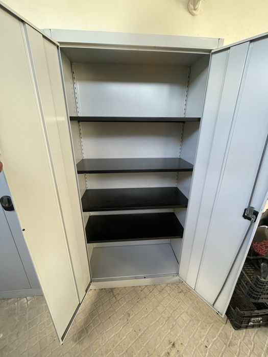 Armario de ferro , metal