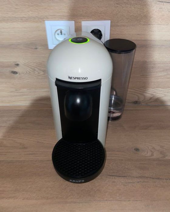 Máquina de Café Nespresso Vertuo Plus