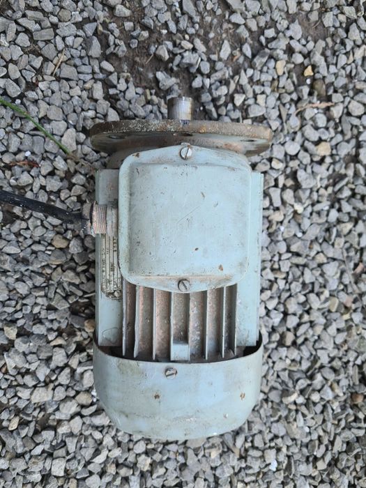Silnik elektryczny 0.6 kW trójfazowy polski retro prl
