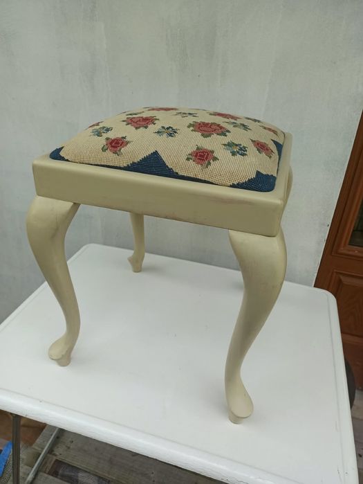 Taboret podnóżek giete nogi Retro, Antyki