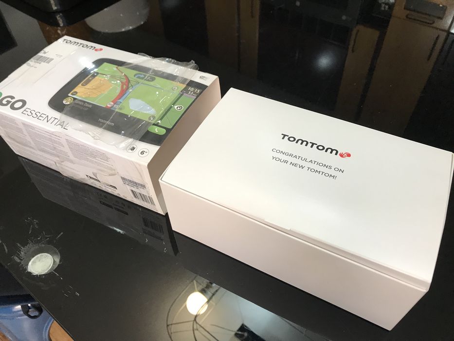 GPS Tomtom GO ESSENTIAL (ecra grande de 6”) - IMACULADO - C/ NOVO