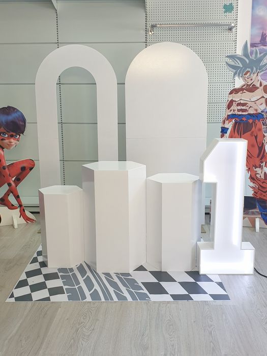 Painéis, Cilindros e Mesas de festa para venda. Preço na descrição