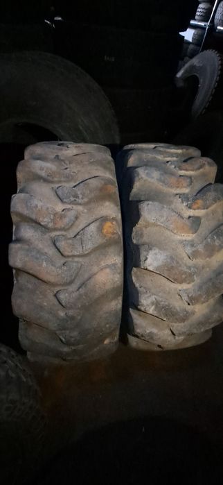 Pneus retroescavadora