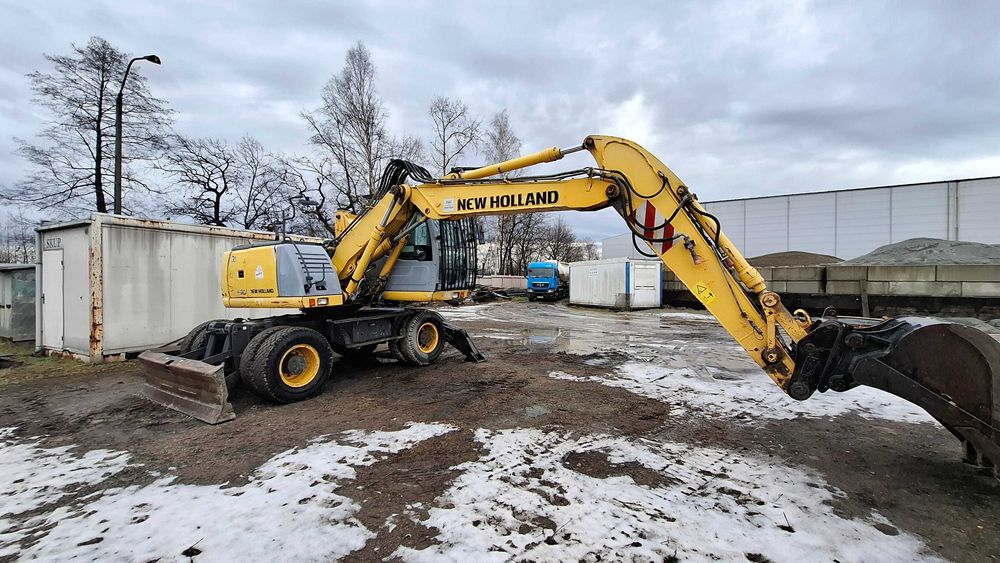 Koparka kołowa New Holland WE 150 C, 2012 r, podnoszona kabina.