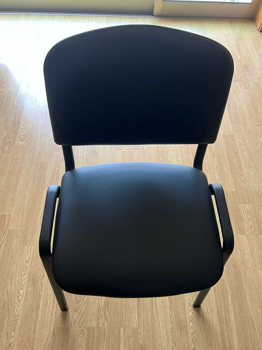 Cadeira Preta Estofada Staples