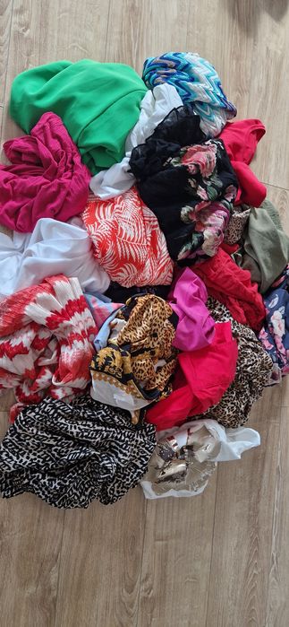 Paka ubrań firmowych Mix rozmiarów Mix Marek  25 sztuk