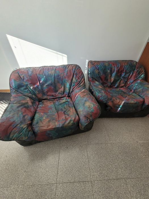 Dois Sofás Individuais em.tecido lavavel