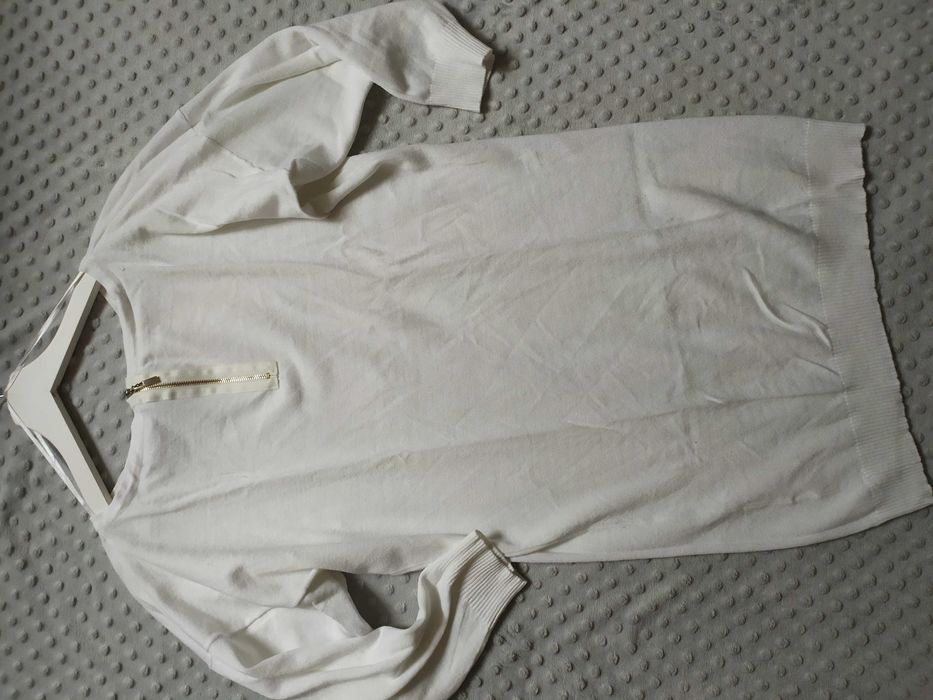 Biały długi sweterek damski Mohito Basic M sukienka