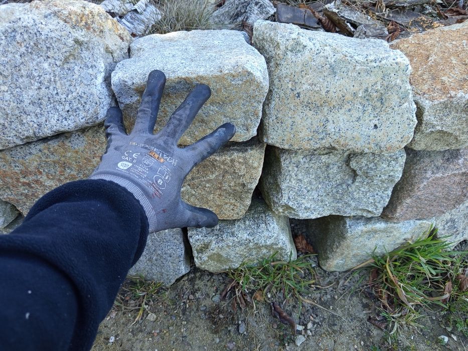 Kostka granit kamień do ogrodu skalniak