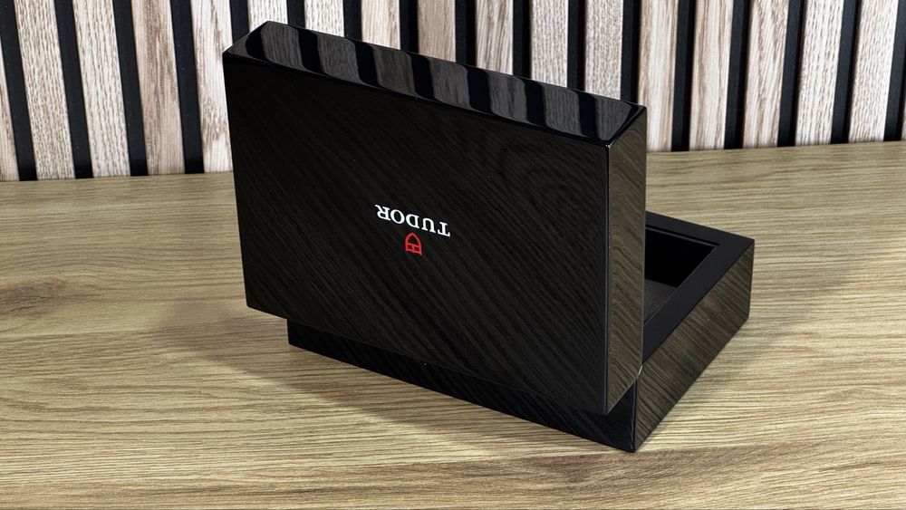 Caixa Tudor como nova