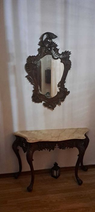Conjunto de móveis em madeira de alta qualidade, consola, bengaleiro, secretária e estantes