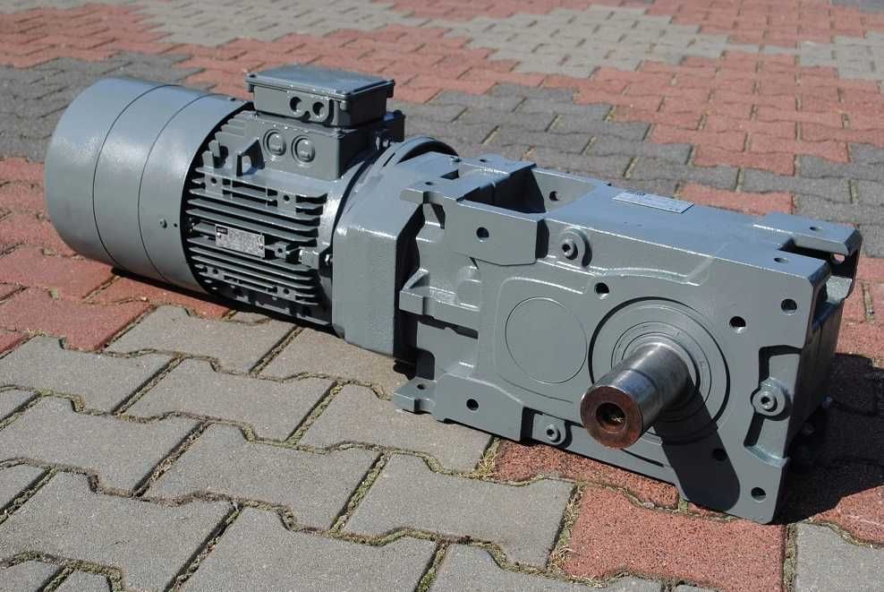 Motoreduktor kątowy 7.5kw. 65obr./min.