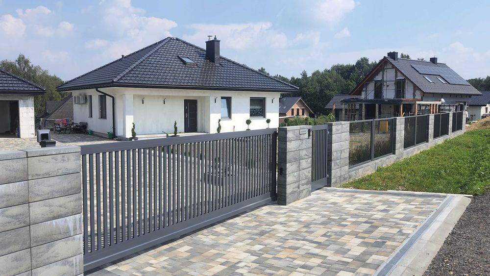 Bramy przesuwne, skrzydłowe, przęsła, barierki, aluminium