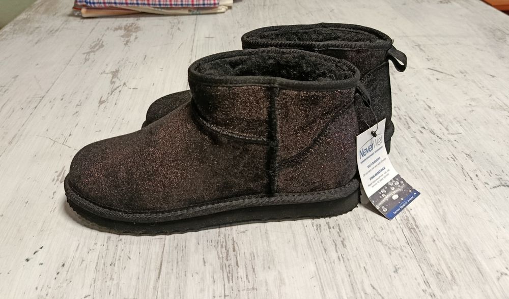 Уги. Обувь женская.