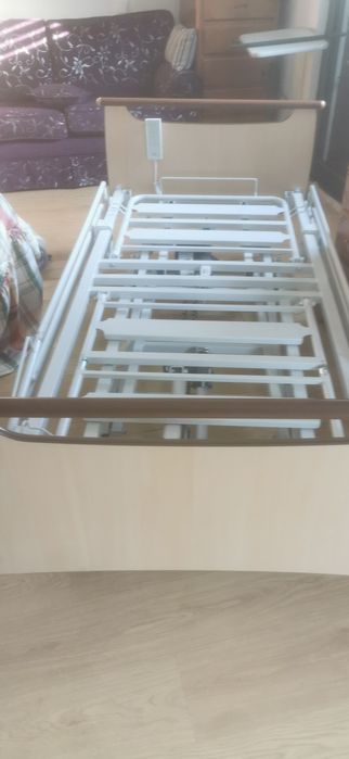 Cama hospitalar articulada eléctrica