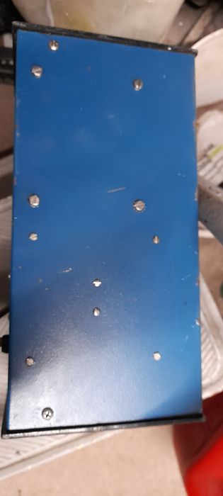 Carregador de baterias de bancada