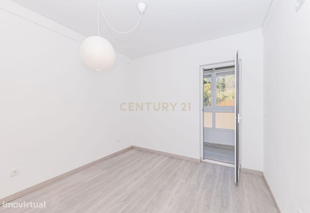 T2 Totalmente Remodelado | Dafundo – Cruz Quebrada | 80 M² | Elevador