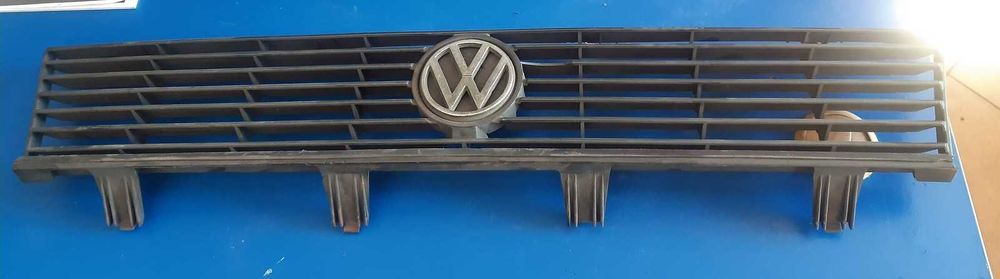 Grill przedni atrapa przód Vw Passat B2 321853653G