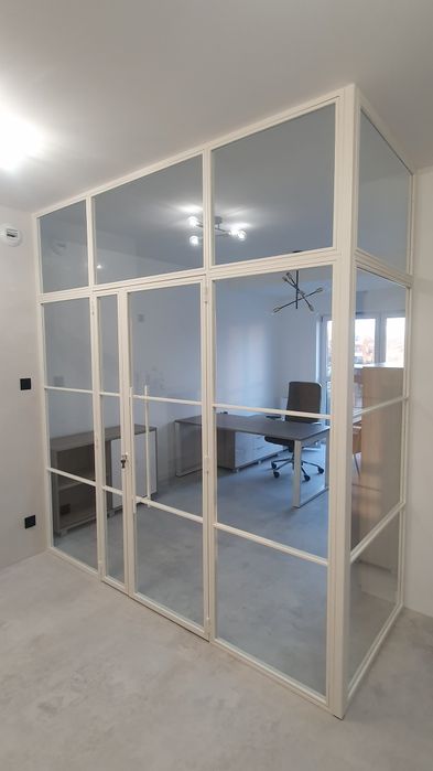 Zabudowy w stylu loft, drzwi przesuwne loft, ścianki szklane