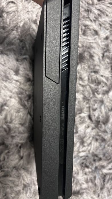 Ps 4 slim 500gb нова з одним джойстиком (білий)-робочий