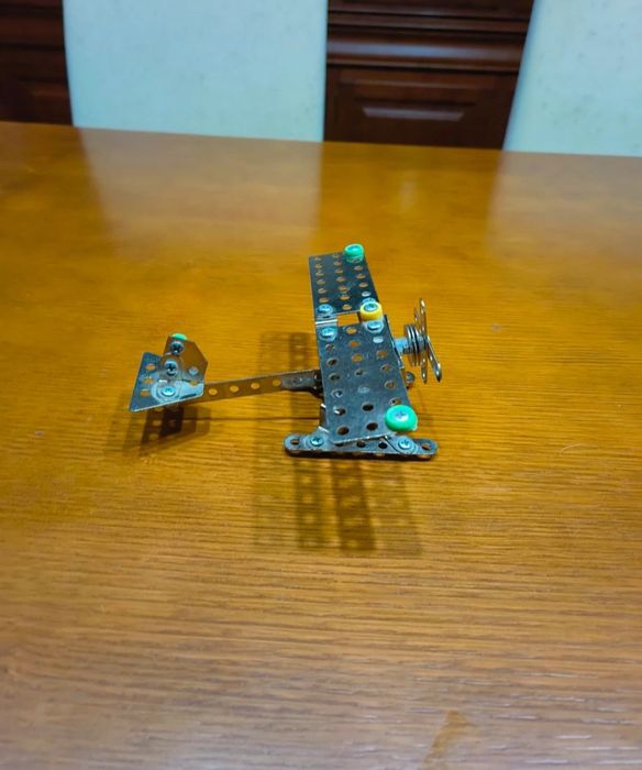 Avião de metal (Lego)