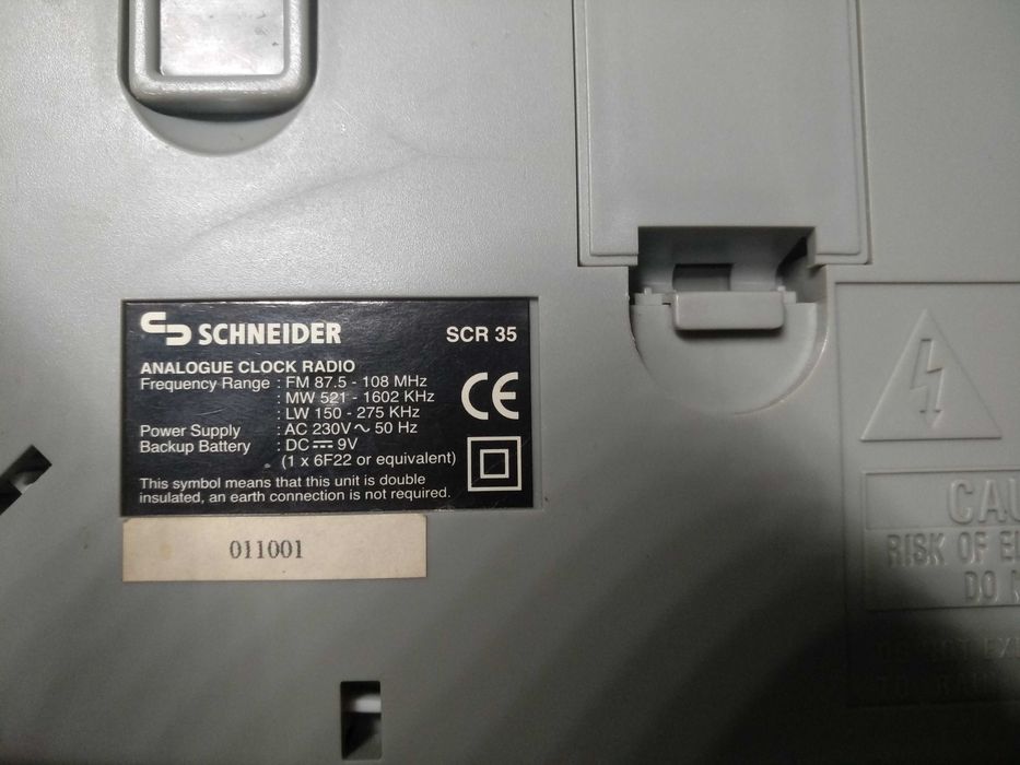Цифровые часы-будильник Schneider SCR35 с радио FM/MW/LW
