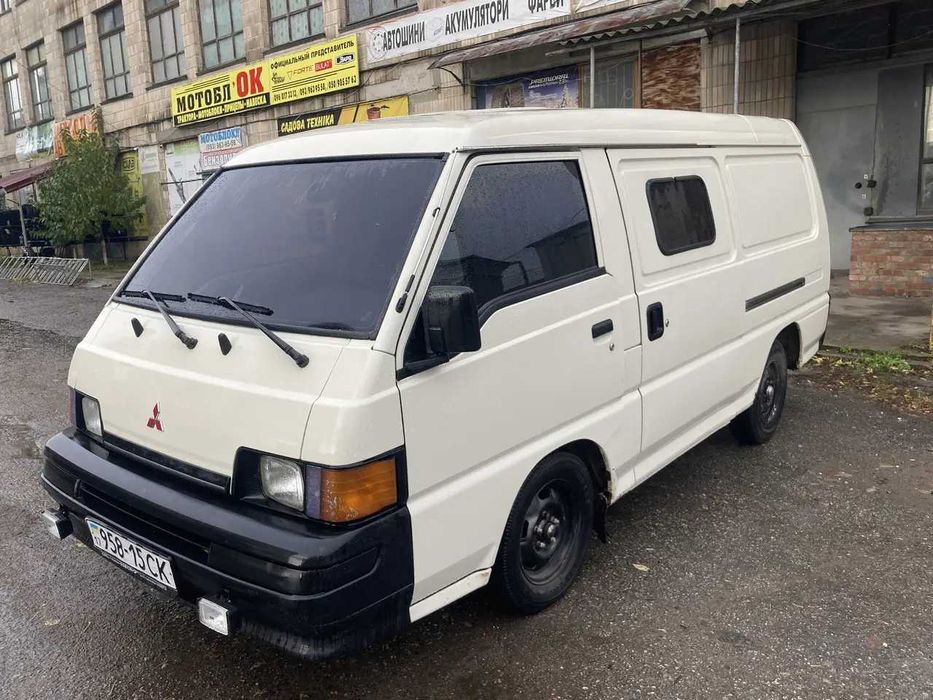 Міцубісі Л300 Mitsubishi L300 вантажопасажирський