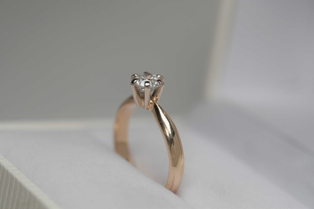Pierścionek 585 zaręczynowy z diamentem 0,72 CT D SI1 Certyfikat R16