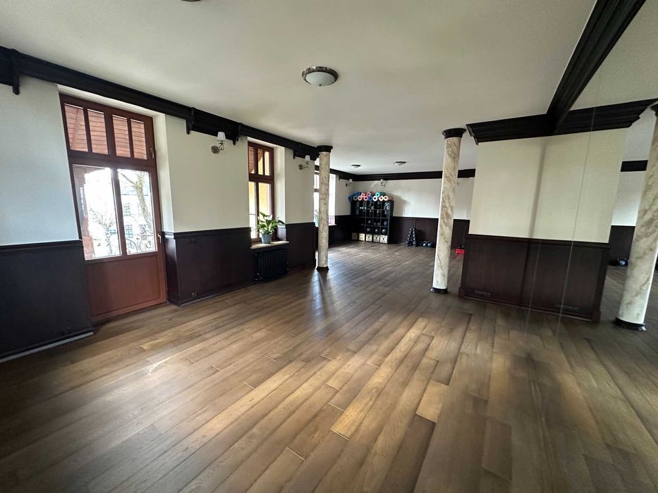 Wynajmę lokal usługowy 175m2 w super lokalizacji w Wejherowie. Idealny pod dentystę, kancelarię, szkołę językową itp.