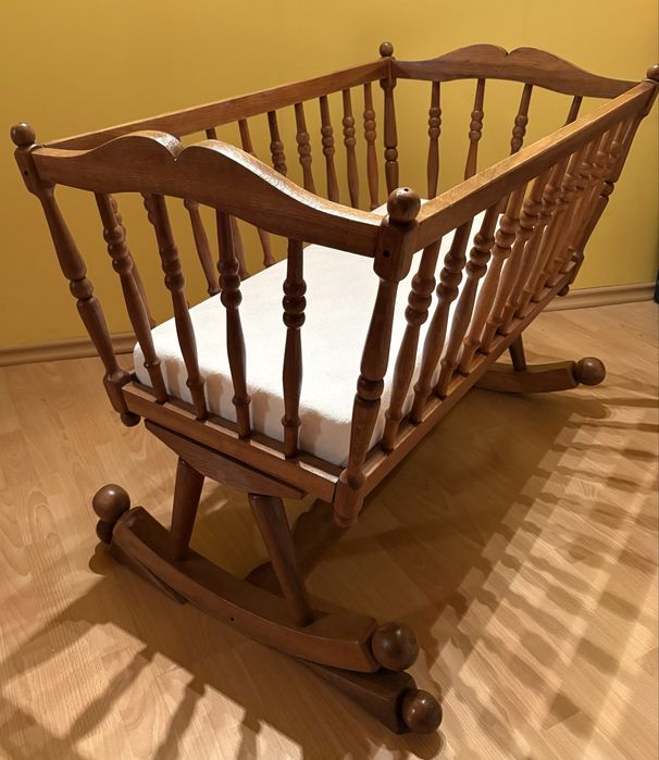 Kołyska drewniana