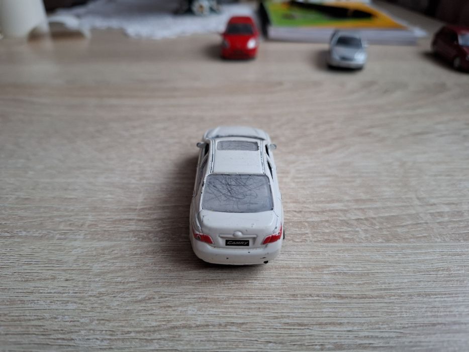 Welly resorak Toyota Camry.