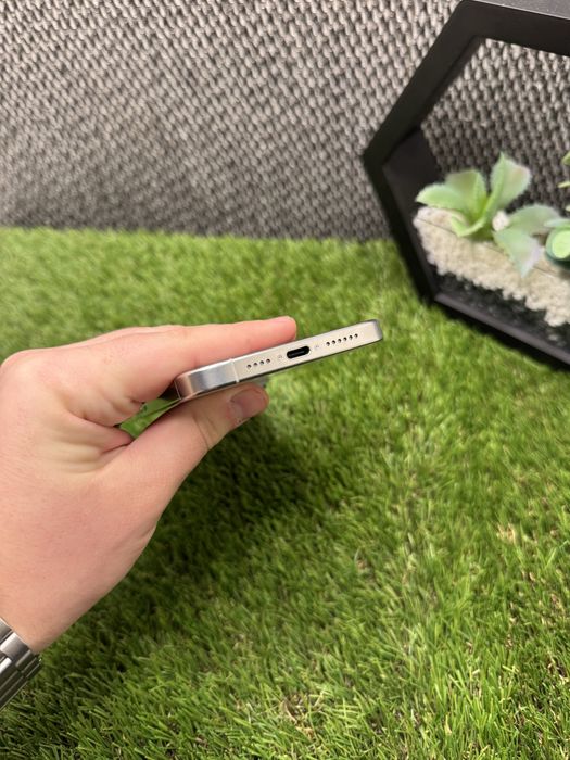 iPhone 15 Pro Max 256Gb Neverlock АКБ 92% White Titanium Айфон