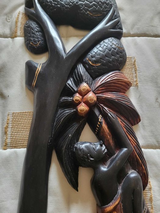 Estatueta africada de parede