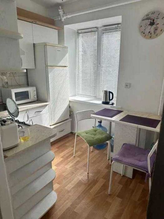 Продам 2-кімн. Лабораторна вул. 28, 44 м.кв