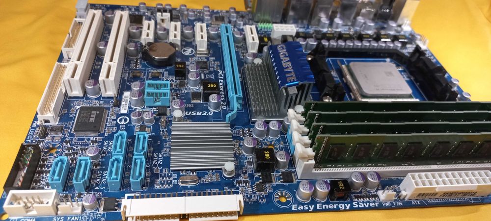 Gigabyte GA-MA770T-UD3 + AMD Phenom II X4 Black Edition 955 + 8гб ДДР3