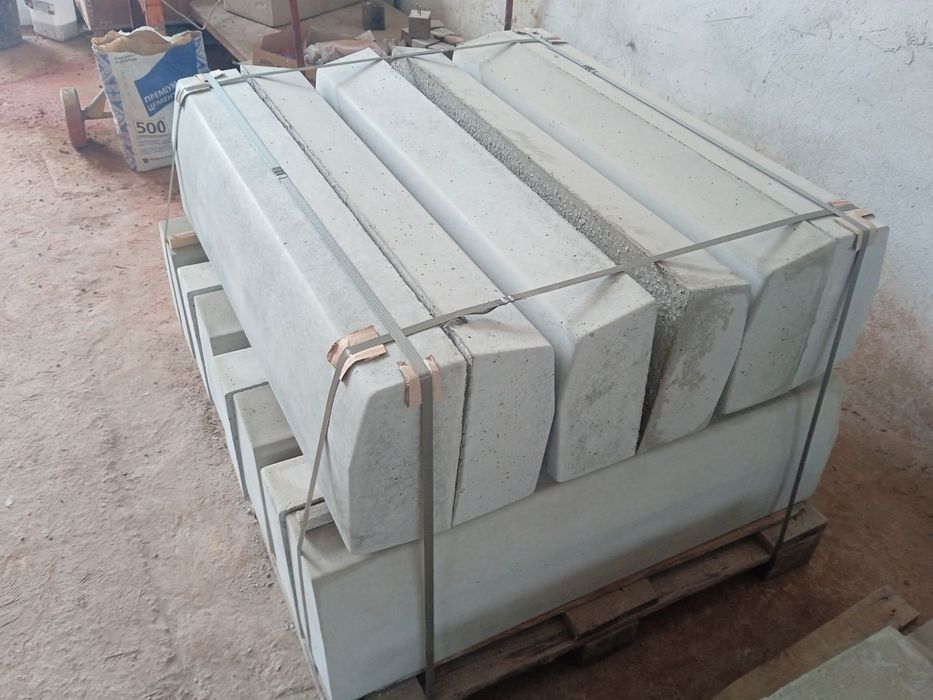 Бордюр дорожній |