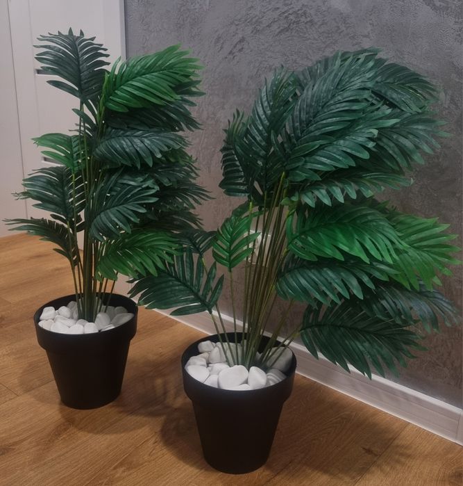 Sztuczne palmy z dolnicą i kamieniem