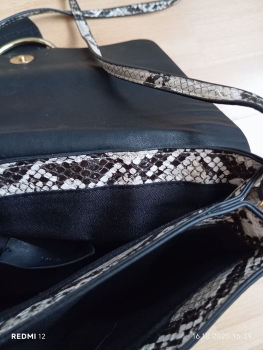 Torebka w panterkę MNG na długim pasku.