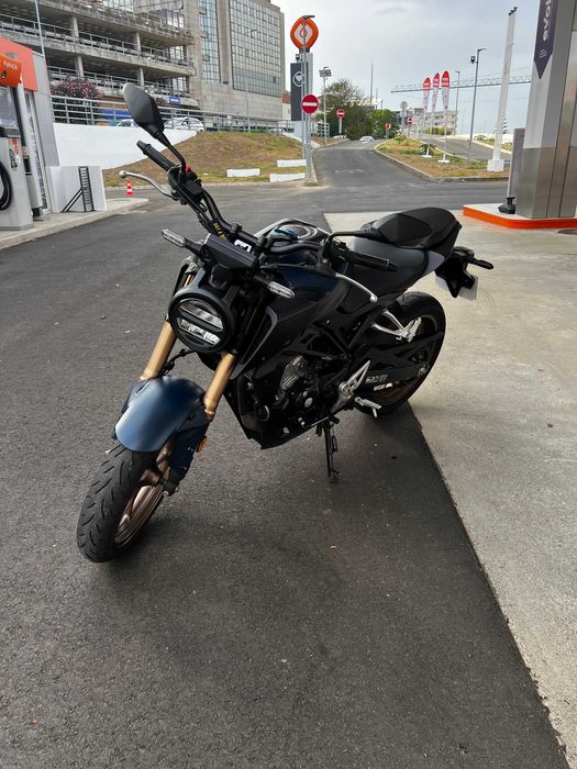 Moto honda CB125R 2023