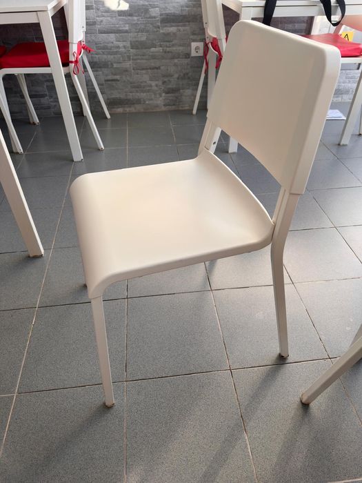Conjunto mesas e cadeiras