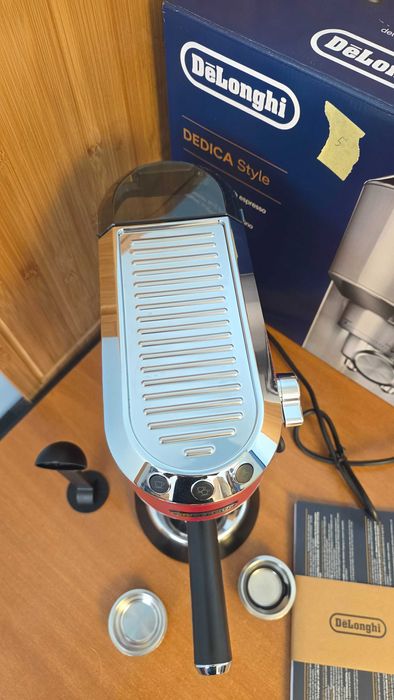 De'Longhi Dedica Style EC685.R – Ekspres kolbowy