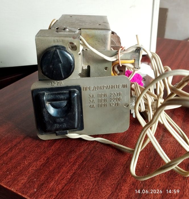 Трансформатор 220-125 v.