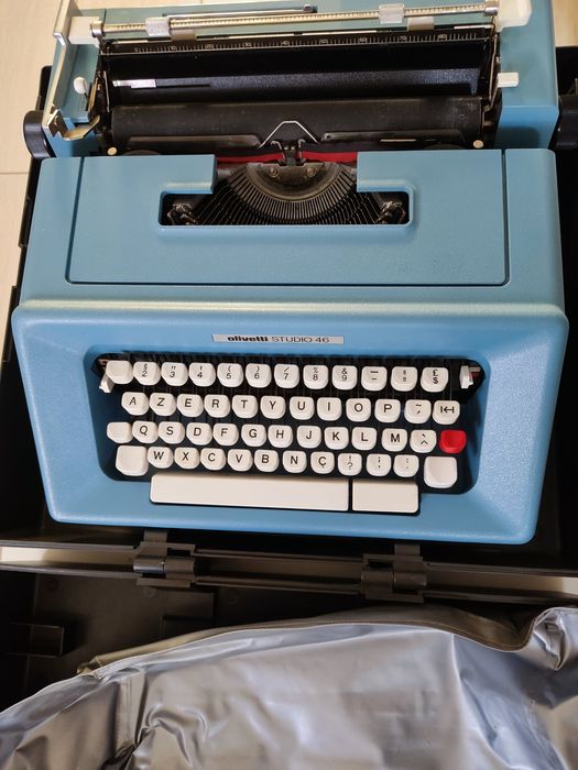 Máquina de escrever olivetti Studio 46429046148566896642