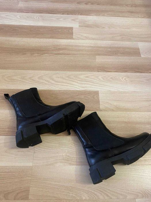 Напівчоботи шкіряні ,в хорошому стані