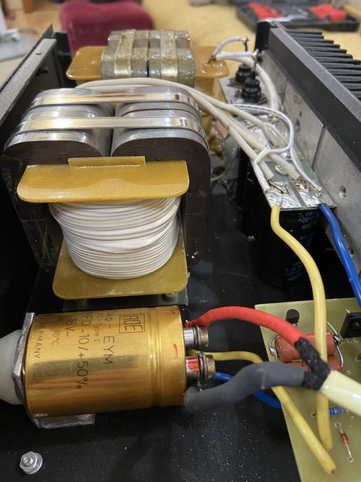 У продажі лінійний блок живлння 9V,12V,24V