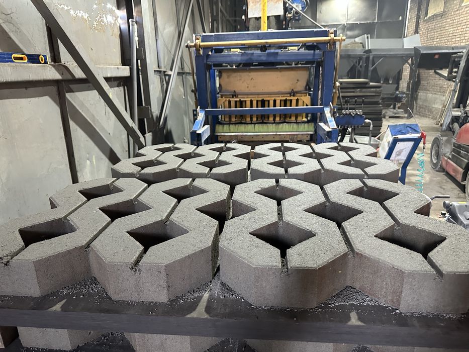 Плитка тротуарна "Старе місто"(чорна) .